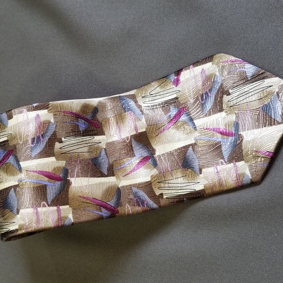 J Garcia silk tie beige abstract chicken and cat - Picture 5 of 9